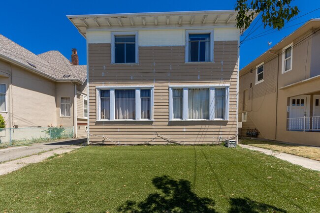 Building Photo - 637 Taylor Ave