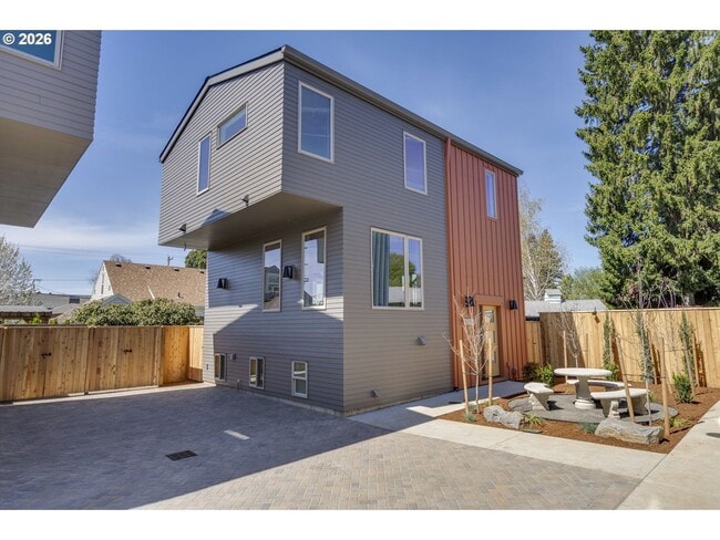 Building Photo - BRAND NEW stylish and modern Mt. Tabor stunner! Pre-lease now for June 19th!