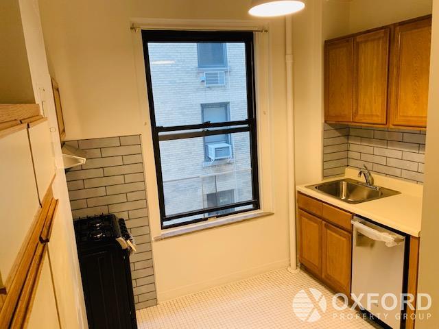 Foto del edificio - 325 West 77th Street