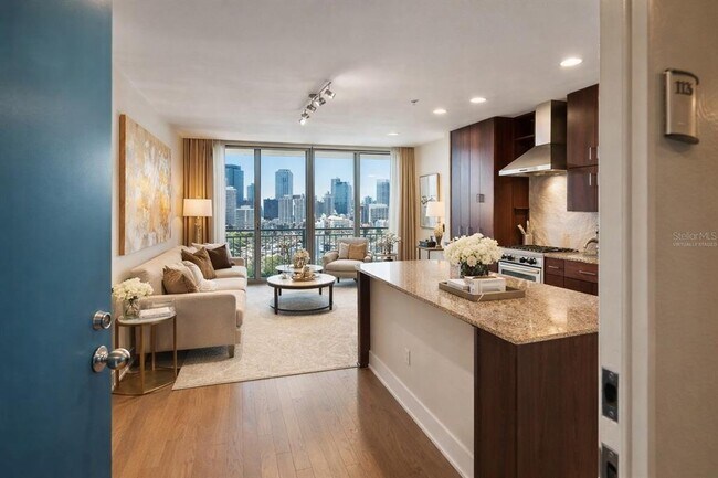 Foto del edificio - 1208 E Kennedy Blvd