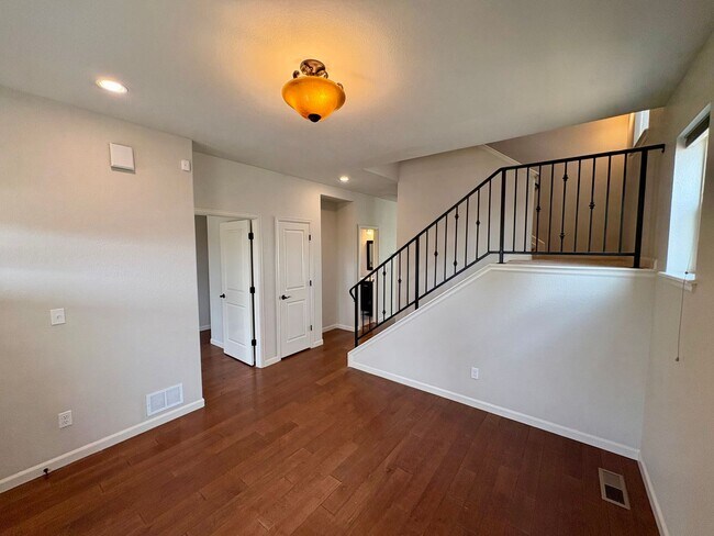 Foto del edificio - 5 bed, 4 bath North Park Hill