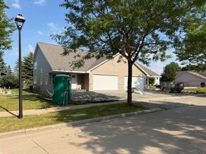 Building Photo - 765 Highview Ln