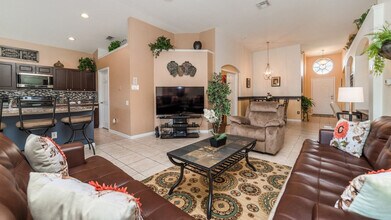 Building Photo - 8157 Fan Palm Way