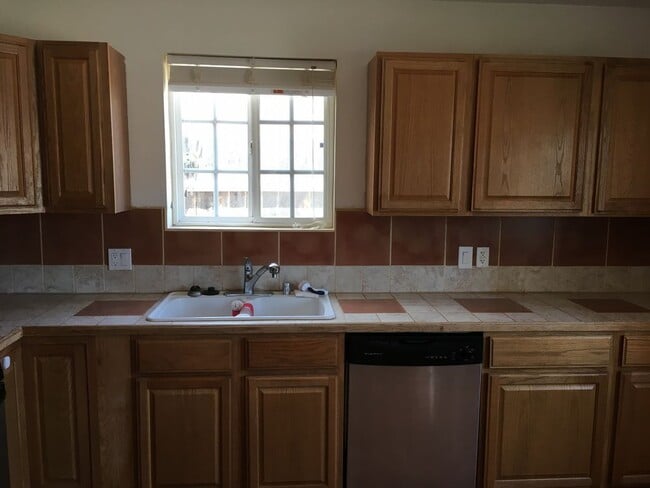 Building Photo - 1244 Sunset Road