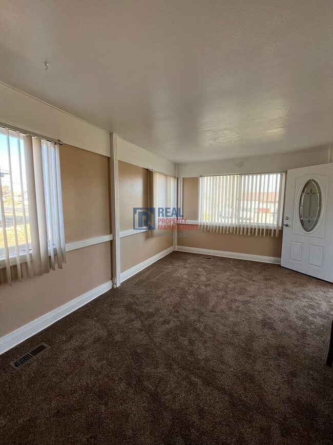 Building Photo - 2120 W Gill Pl