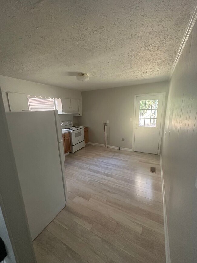 Foto del edificio - 2 Bedroom, 1 Bath Duplex in Tullahoma conv...