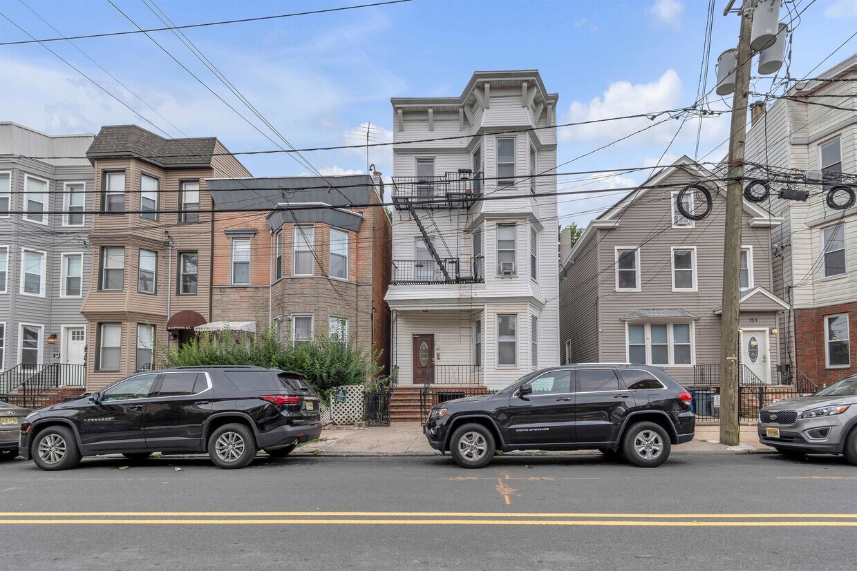 Primary Photo - 149 Bowers St