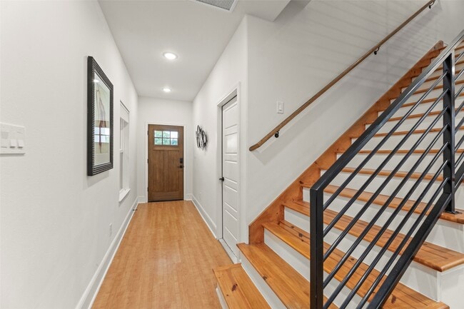 Building Photo - 3634 Dreyfus St