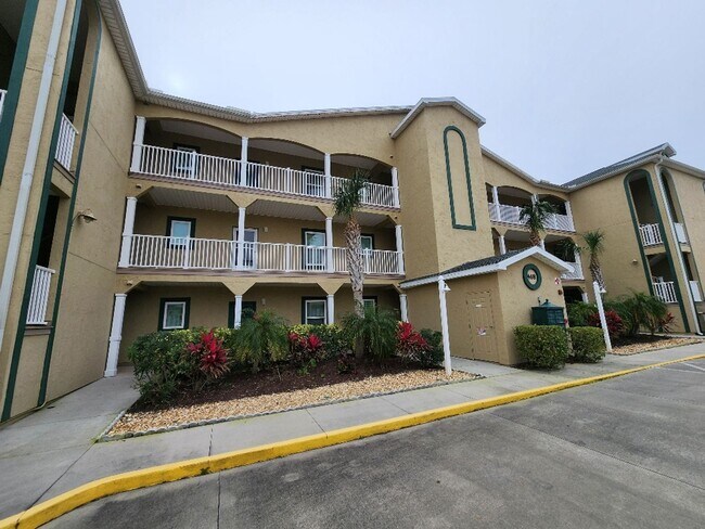 Foto del edificio - Beautiful 2/2 Bouchelle Condo with private garage