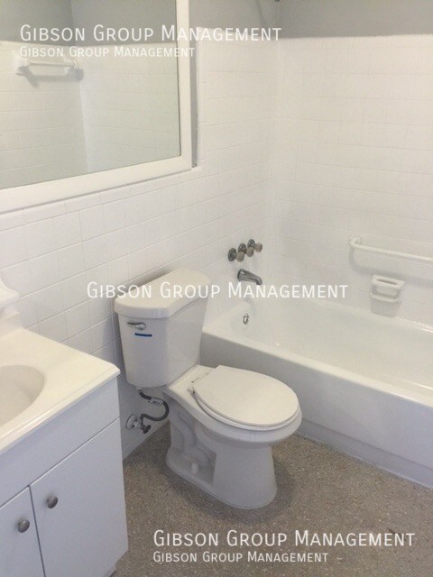 Foto del edificio - 806 NE 16th St