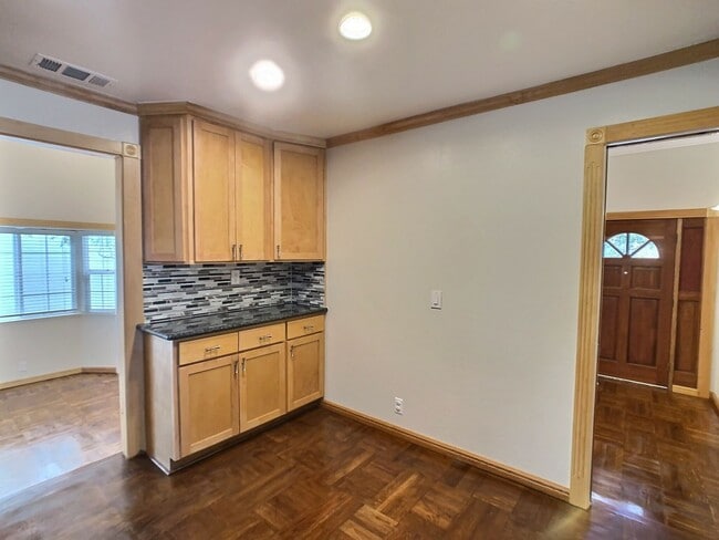 Building Photo - Spacious 4 Bedroom House in the Campbell