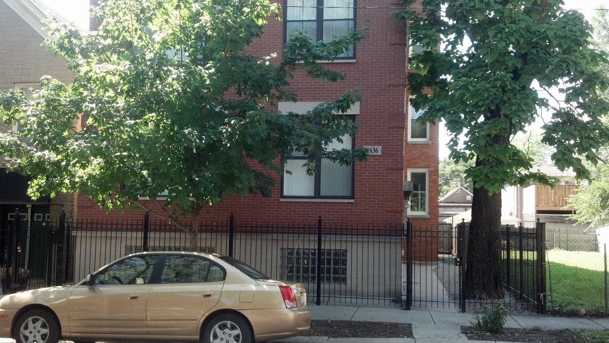 Primary Photo - 1636 N Rockwell St