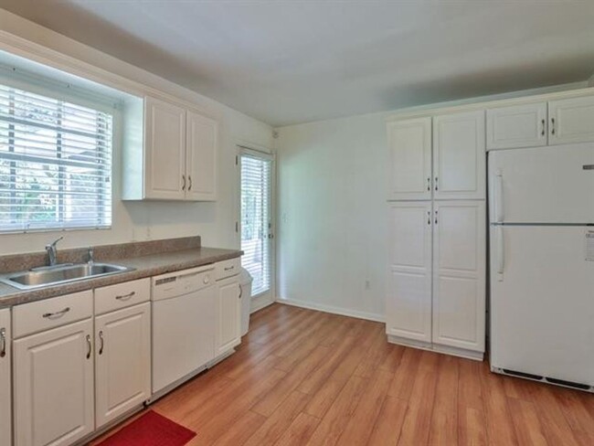 Building Photo - Beautiful 4 bedroom home near FSU!