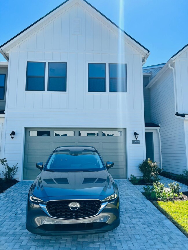 Building Photo - 11352 Newtonian Blvd