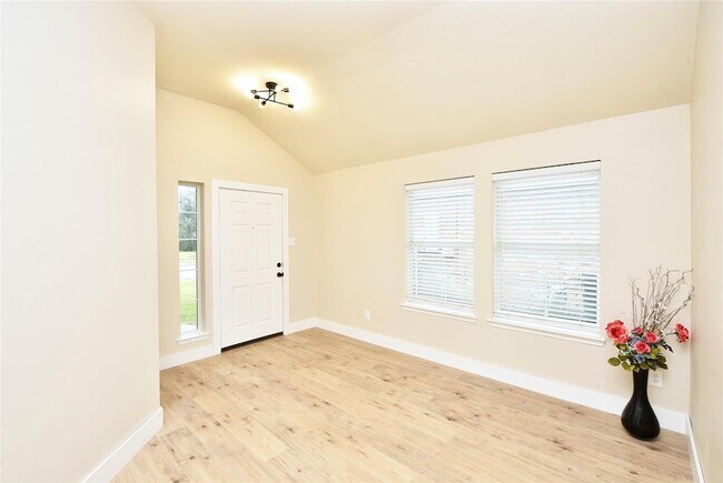 Foto del edificio - 7715 Butler Lakes Ct