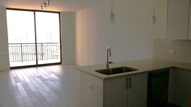 Foto del edificio - 999 SW 1st Ave
