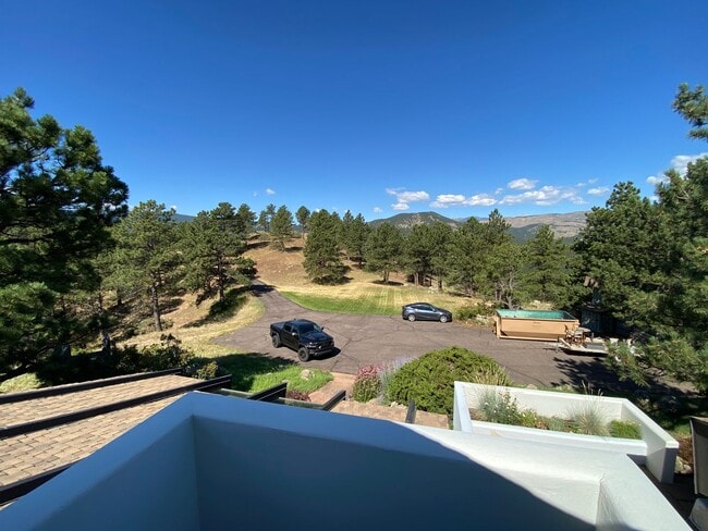 Building Photo - 4 Bed 3.5 Bath Home in Sunshine Canyon wit...