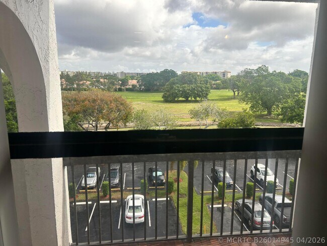 Foto del edificio - 3521 Environ Blvd