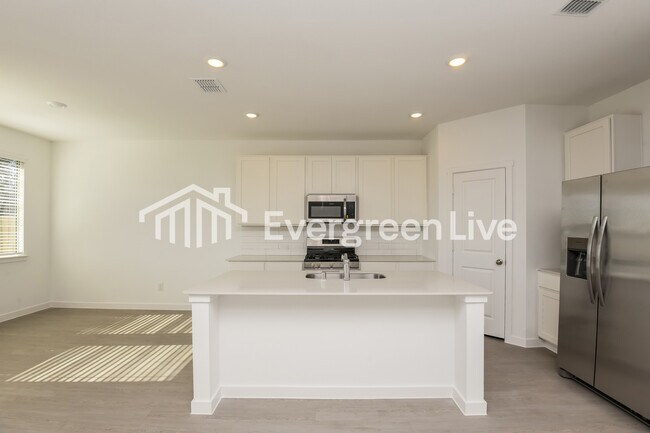 Building Photo - 1212 Dragon Wy