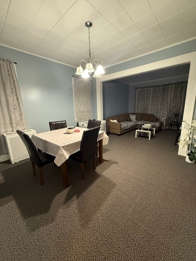 Foto del edificio - 93 Malcolm Ave