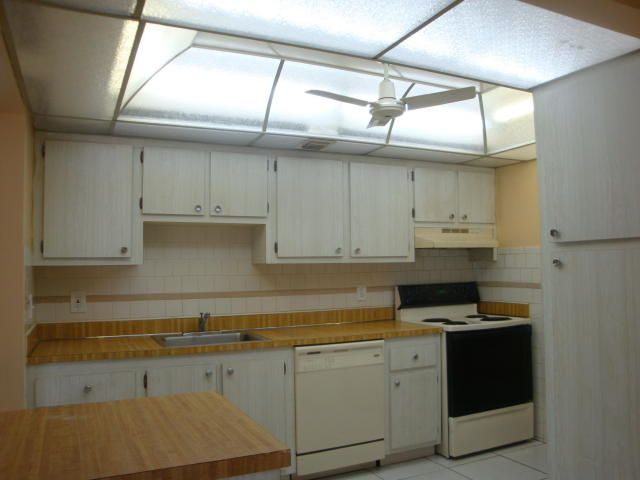 Building Photo - 1840 Fairview Villas Dr