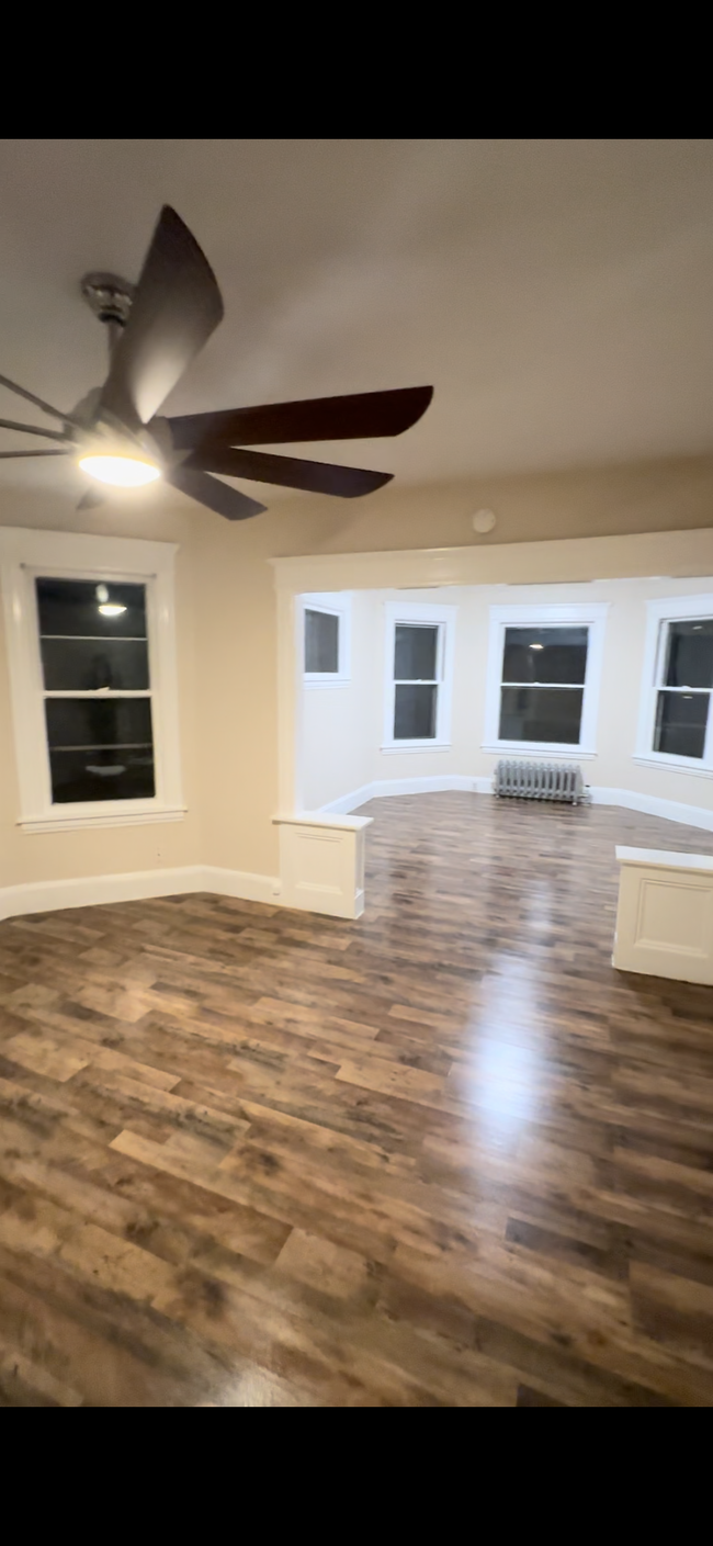 Living Room to Dinning Room - 66 Rochelle St