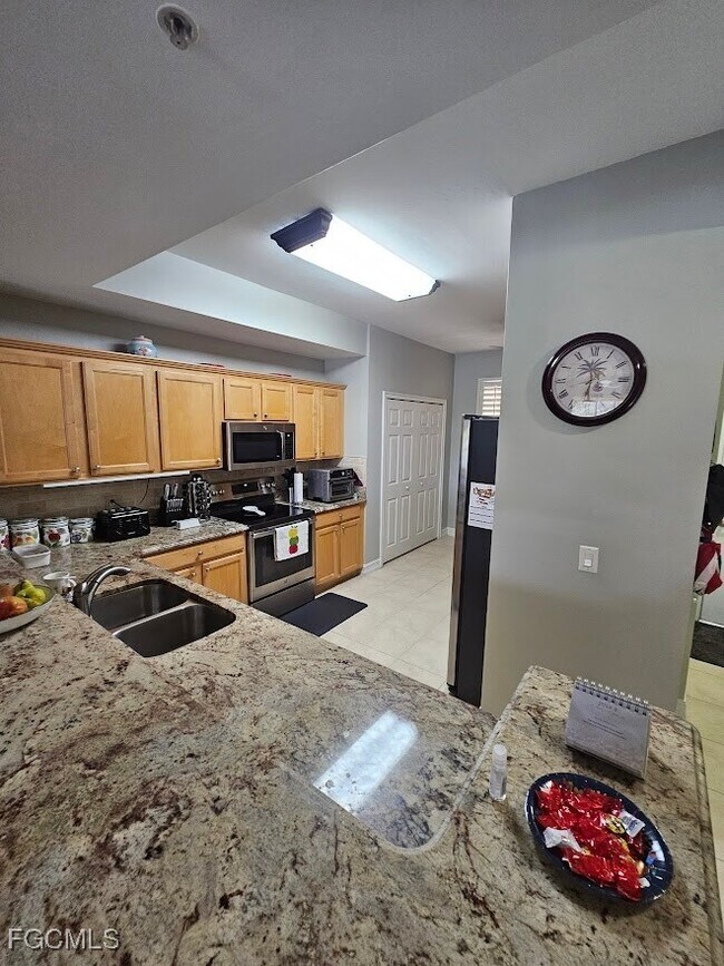 Building Photo - 10720 Ravenna Way