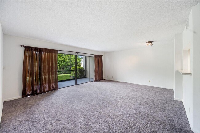 Foto del edificio - 12692 Shoreline Dr