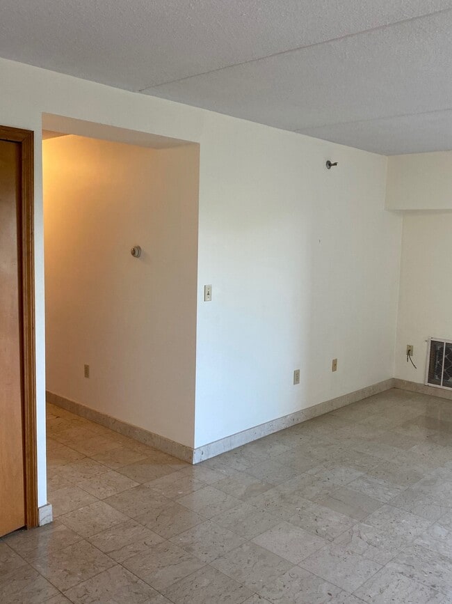 Hollway - 2500 Mystic Valley Pky Apartment