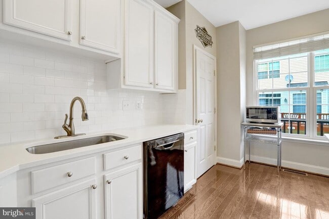 Foto del edificio - 2342 Huntington Station Ct