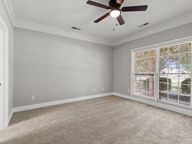 Building Photo - 105 Dorchester Ln