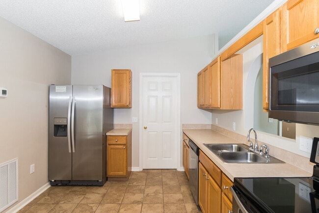 Foto del edificio - 1684 Dartmouth Dr