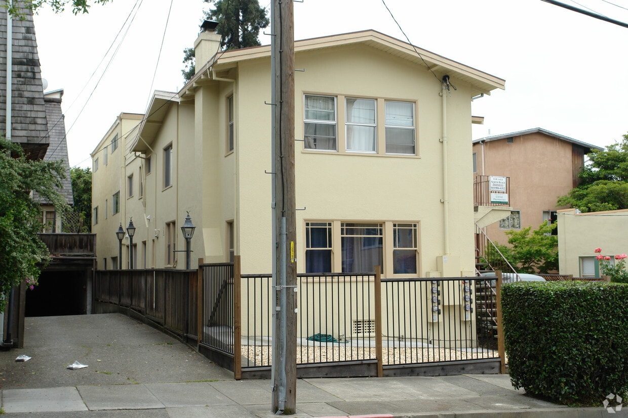 Building Photo - 2340 Hilgard Ave