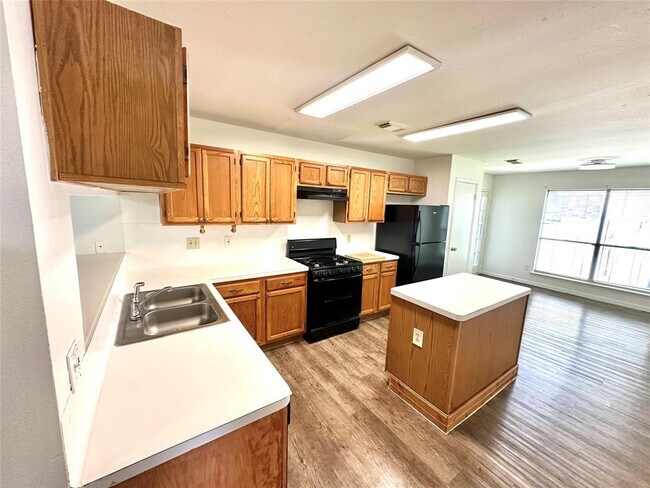 Foto del edificio - 13815 Glade Hollow Dr