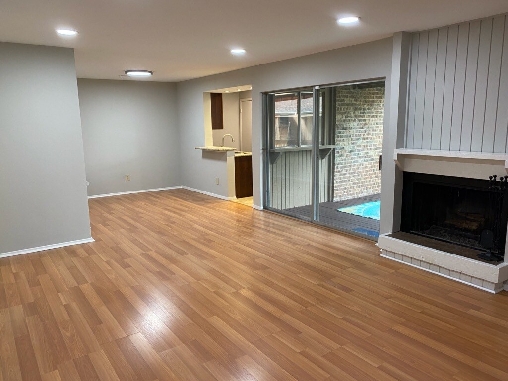 Primary Photo - 5150 Amesbury Dr