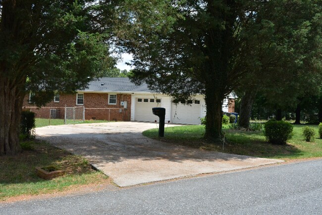 Foto del edificio - 4501 Kernersville Rd