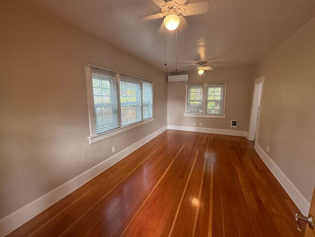 Foto del edificio - Charming 1BR/1BA House