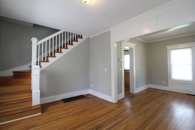 Building Photo - 2 Bedroom 1 Bath Home With An Office Or De...