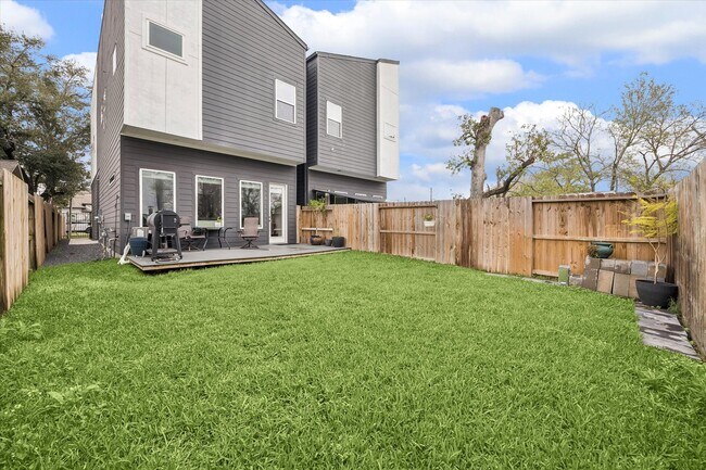 Foto del edificio - 5318 Wunder Ln
