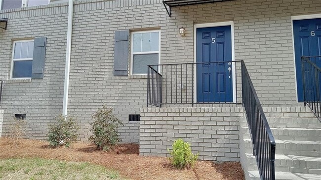 Building Photo - 2156 Park Terrace