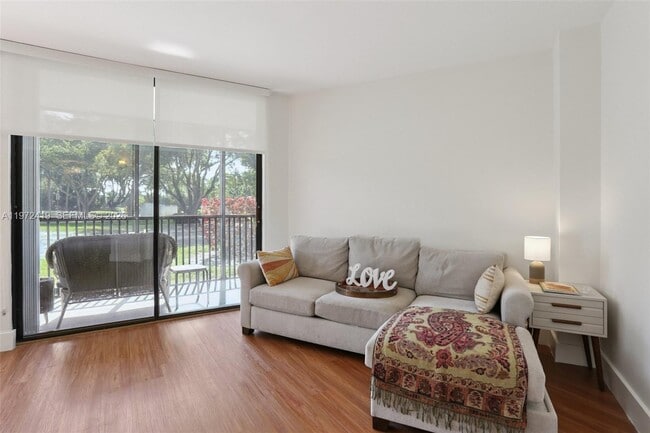 Building Photo - 3101 N Country Club Dr