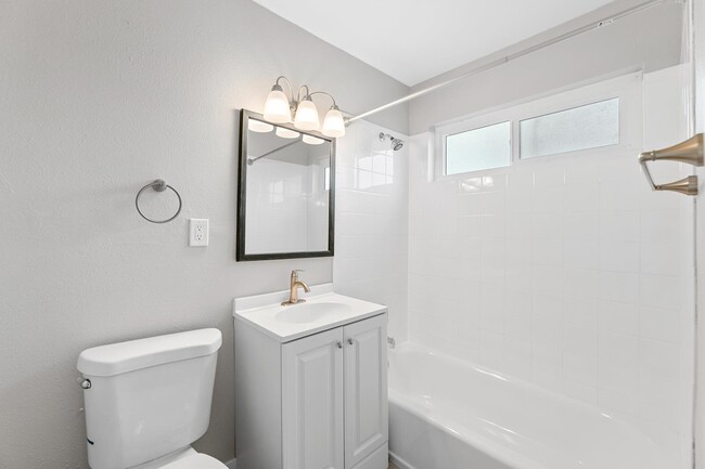 Foto del edificio - 1495 Peterson Ave