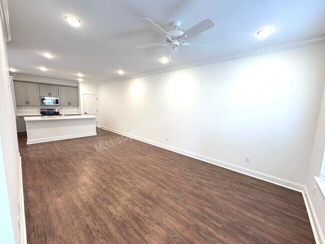 Foto del edificio - 3BR/3.5BA Stand Alone House in South Grove