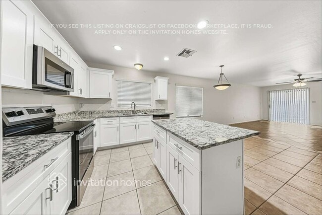 Building Photo - 13127 W Port Royale Ln