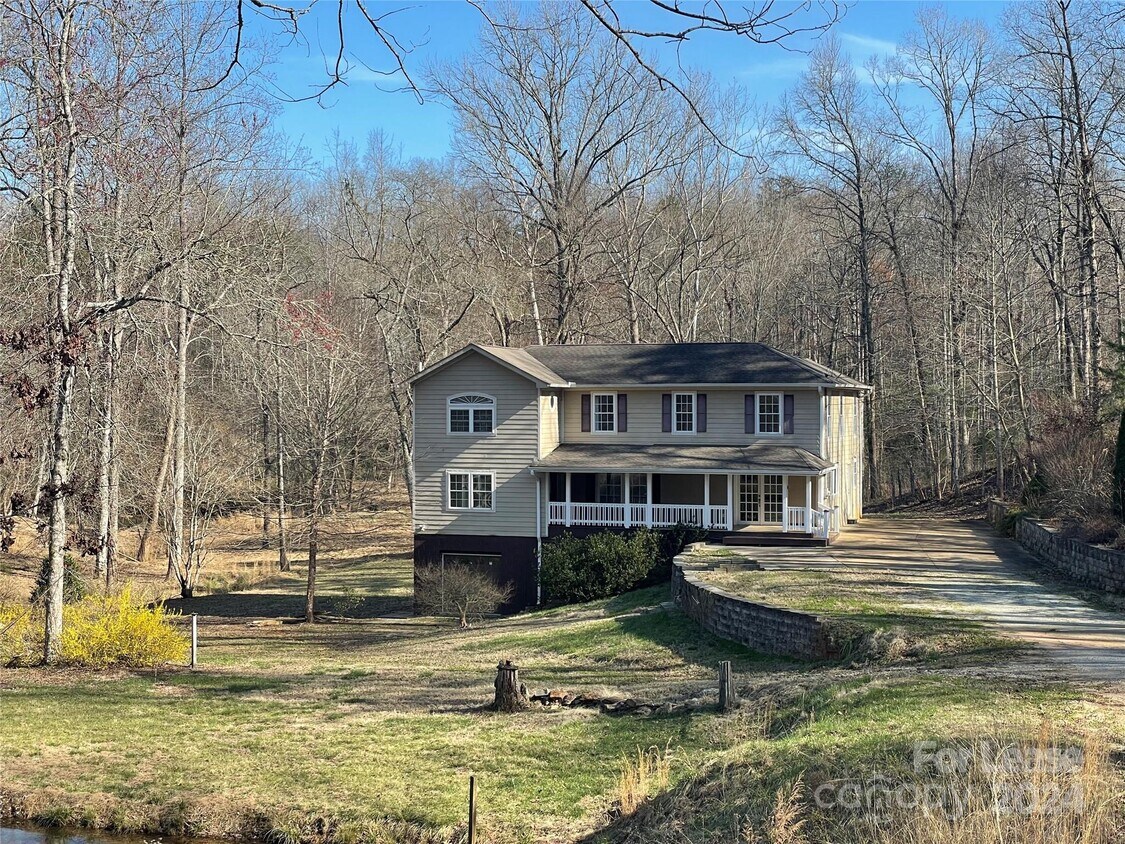Primary Photo - 38 Windy Hill Ln