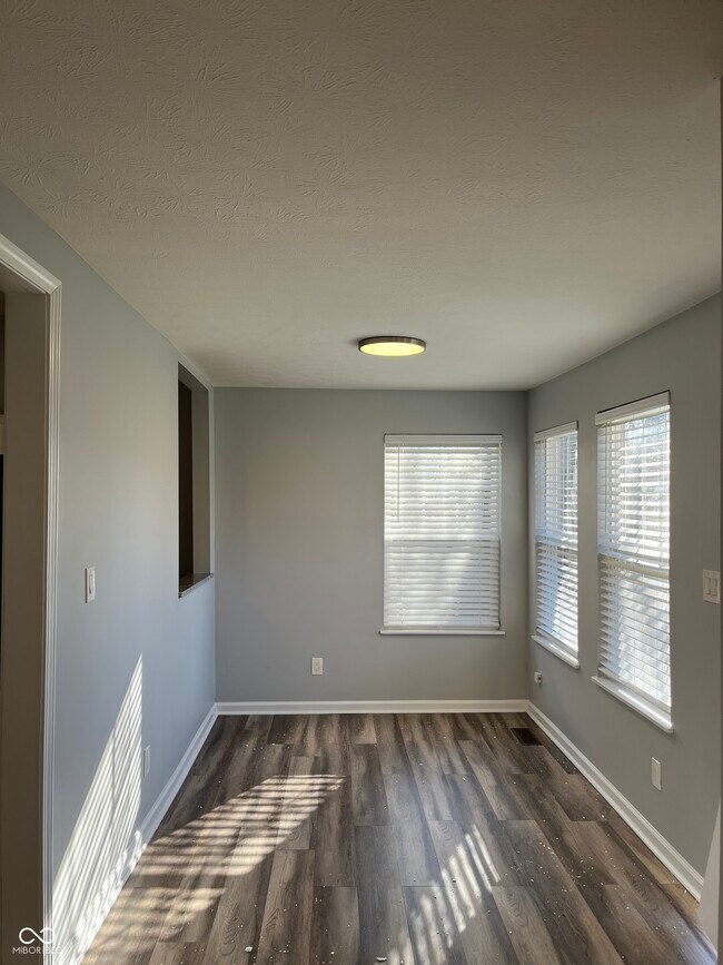 Foto del edificio - 838 N Temple Ave