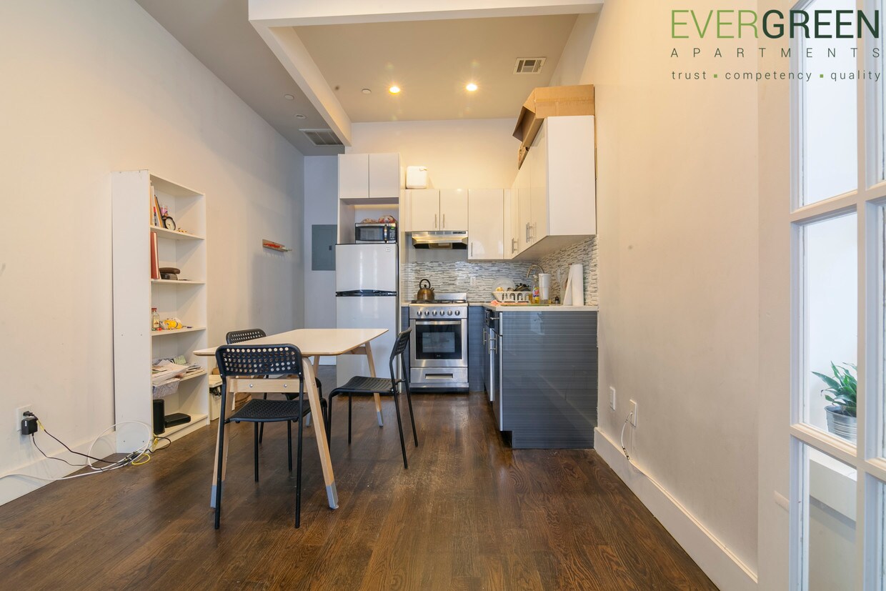 Foto principal - 153 Woodruff Ave
