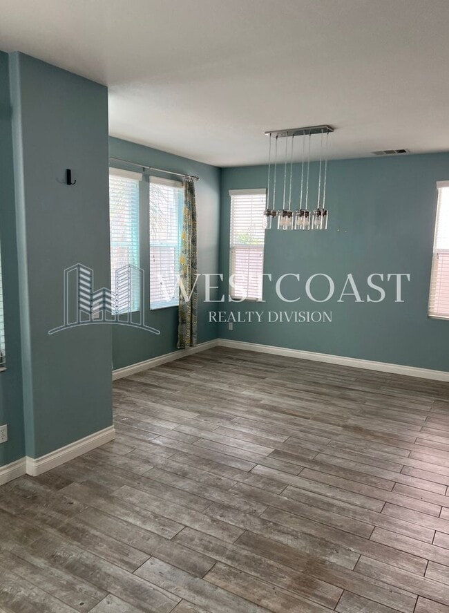 Building Photo - COMING SOON!! Stunning 3 Bedroom/2.5 Bath ...