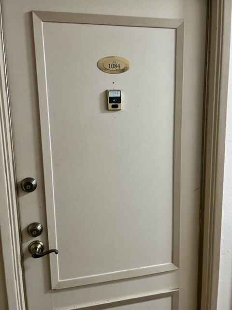 Puerta principal - 7740 Redlands St