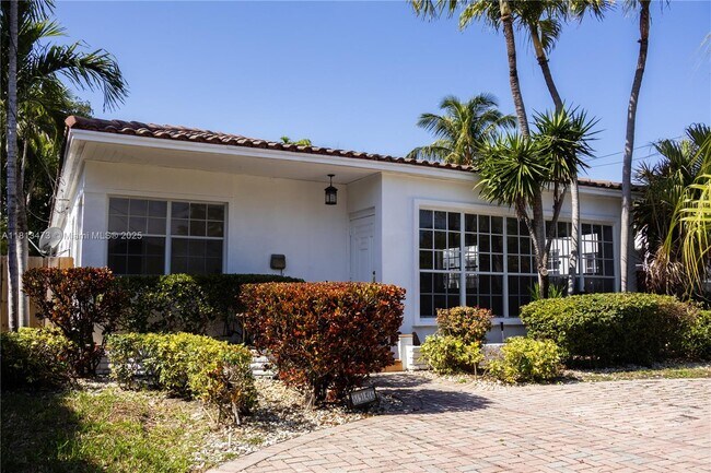 Building Photo - 8926 Dickens Ave
